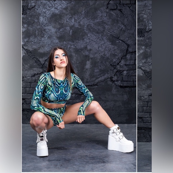 Badinka Green Python Long Belt Top and Rave Shorts Set - size M - Picture 1 of 5